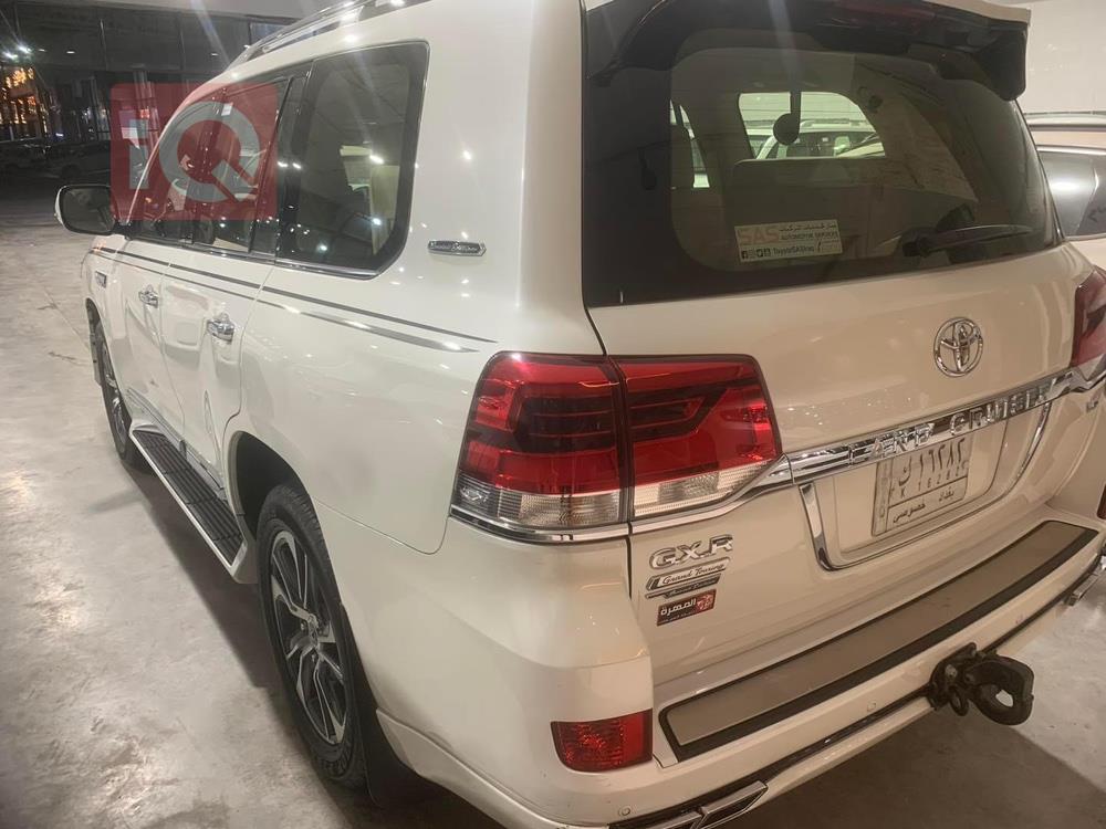 تۆیۆتا لاند کروزەر